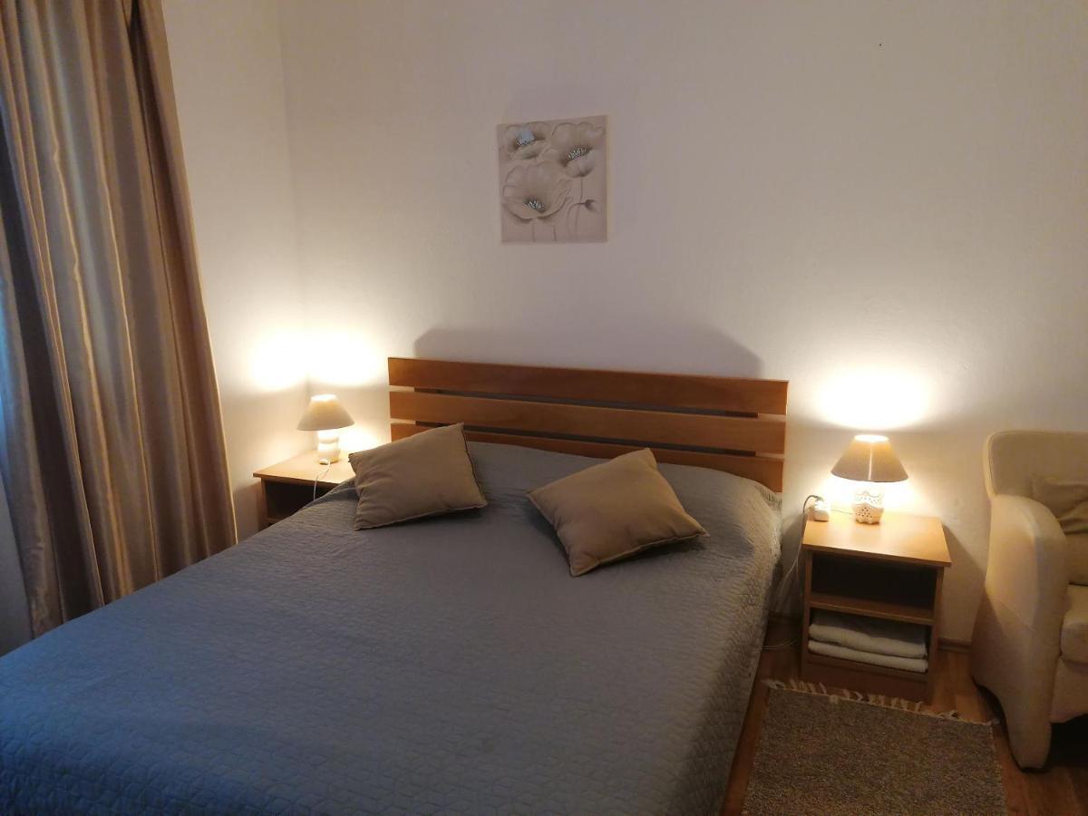 Apartment And Rooms Nevenka 폴자냑 외부 사진