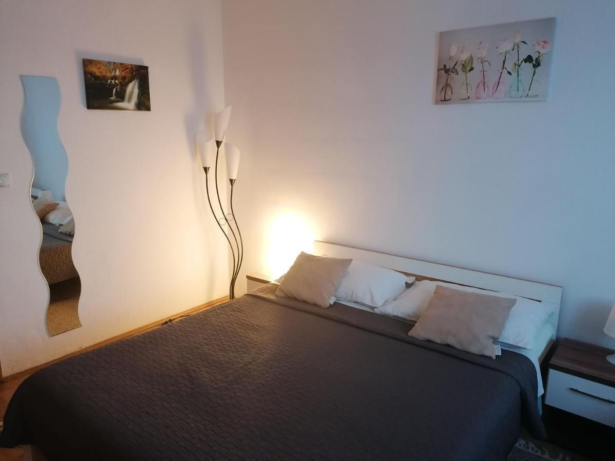 Apartment And Rooms Nevenka 폴자냑 외부 사진